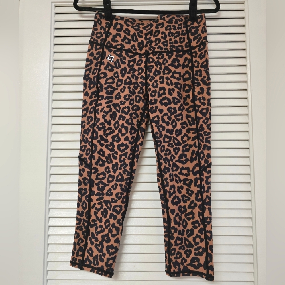 FITTIN - (NWOT) Cheetah Print Yoga Workout Athletic Activewear Crop Leggings